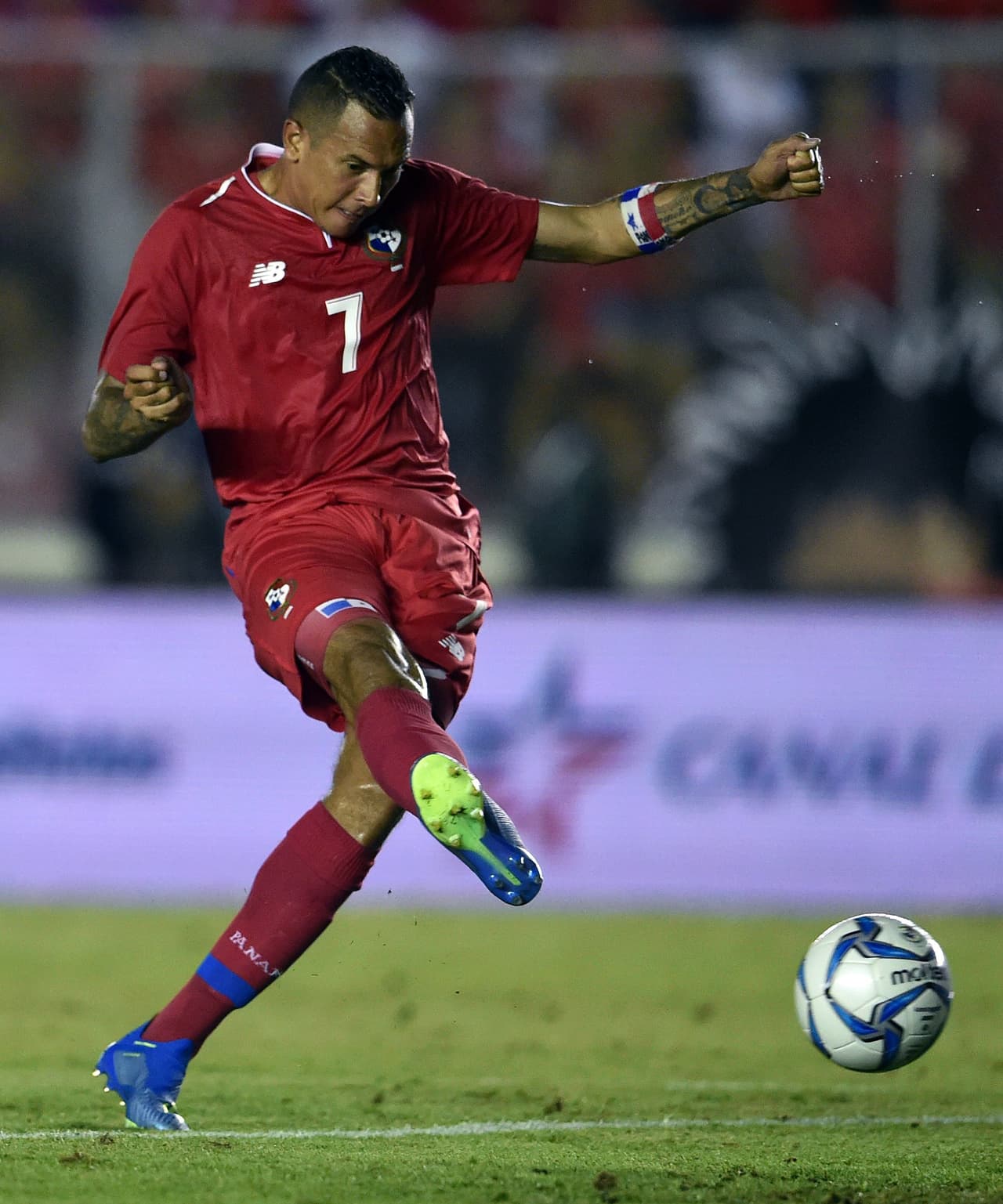 Delantero: Blas Pérez (37 años / Panamá)