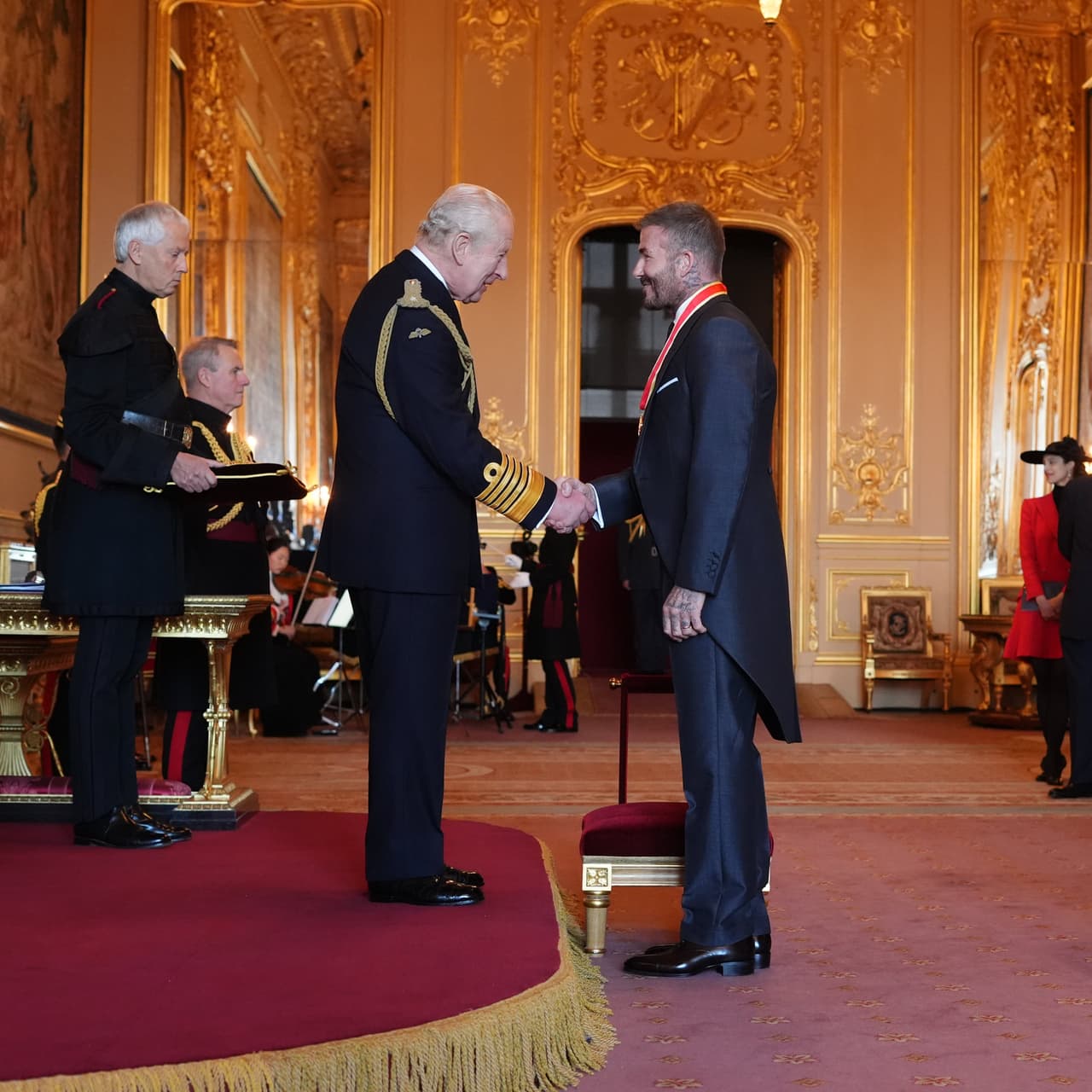 David Beckham tuvo que esperar casi 15 años para este momento, pues en 2011 fue propuesto por primera vez para recibir el título de caballero.