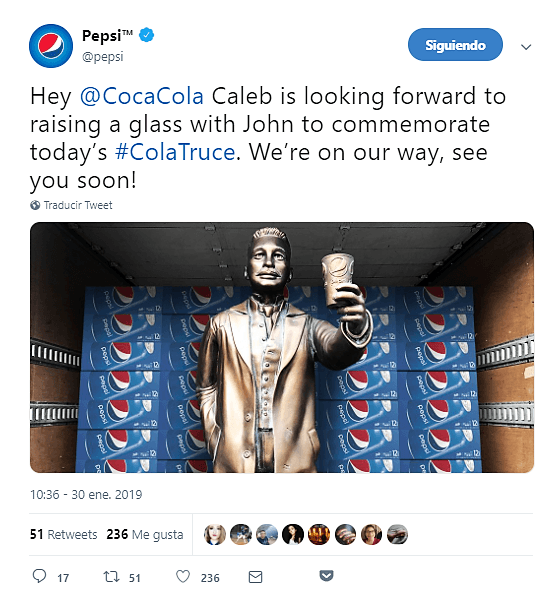 El fundador de Pepsi, Caleb Bradham llegó a Atlanta en una estatua y en este tuit decían que llegaba a hacer las paces de las bebidas de cola.