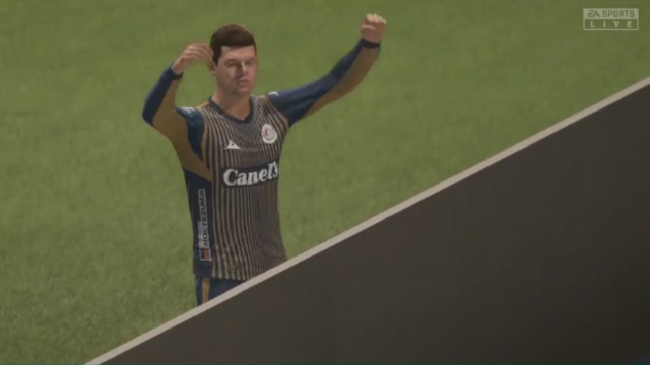 En el futbol virtual, Carlos Gutiérrez destrozó a Daniel Álvarez que terminó jugando con diez hombres.