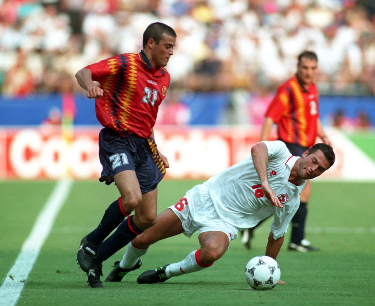 <b>4. España (Estados Unidos 1994) -</b> Para muchos es un uniforme de un arlequín venido a menos. Cuando la selección ibérica no era tan buena como ahora, parece que las playeras estaban acorde a su presente.