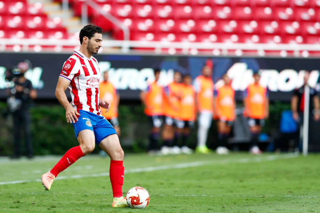 ‘Pollo’ Briseño deja pretemporada con Chivas y va a España