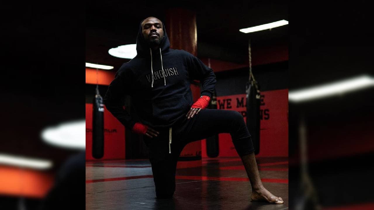 Dentro de la UFC ha defendido su título en diez ocasiones.