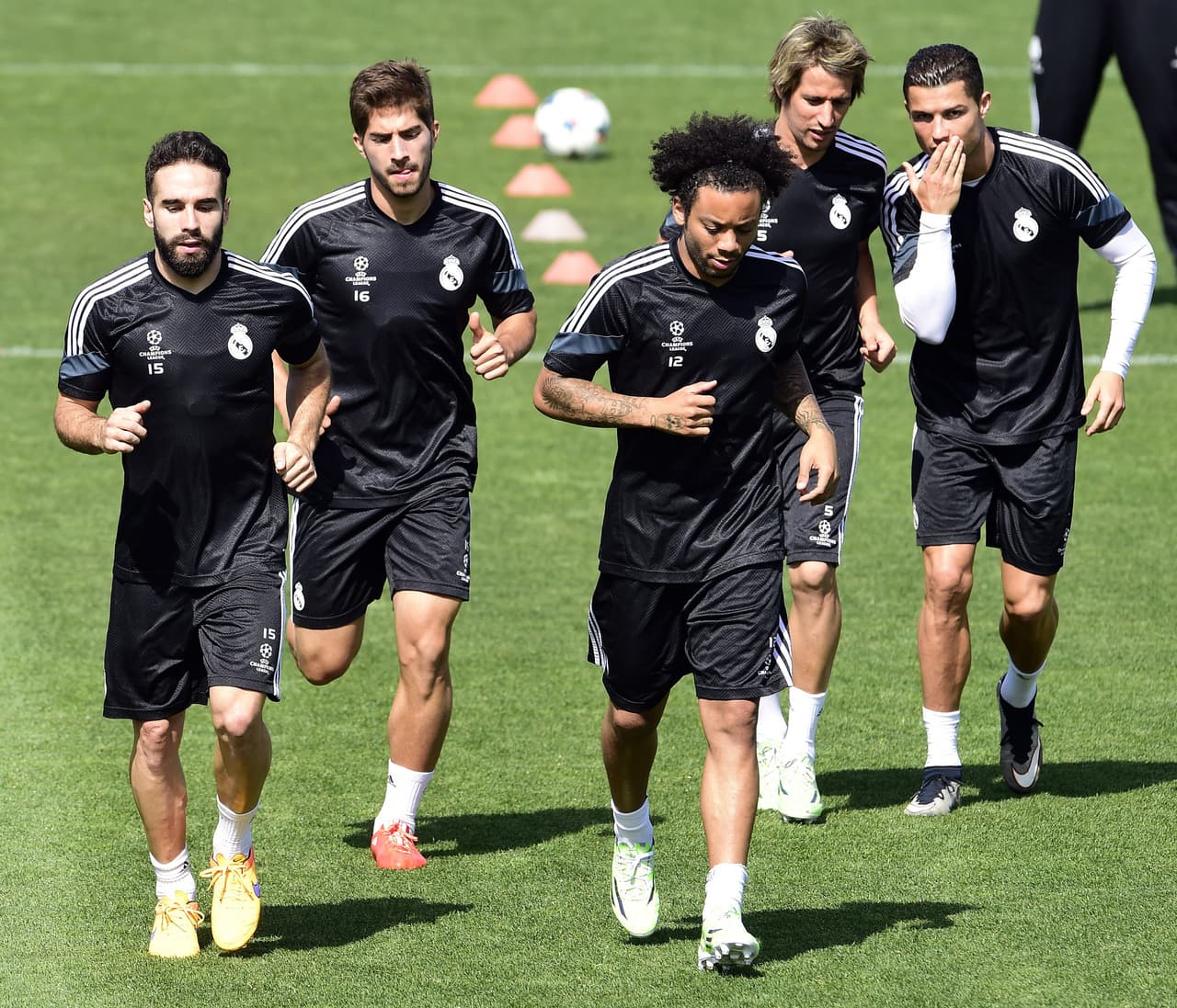 Una de las soluciones que podrían encontrar tanto merengues como colchoneros está en los elementos que tienen cedidos en distintos equipos y podrían regresar al terminar su préstamo. Real Madrid es dueño de: Fabio Coentrao (AS Mónaco), Marco Asensio (Espanyol), Jesús Vallejo (Real Zaragoza), Diego Llorente (Rayo Vallecano), Lucas Silva (Olympique de Marsella), Álvaro Medrán (Getafe) Omar Mascarell (Sporting de Gijón) y Burgui (Espanyol).