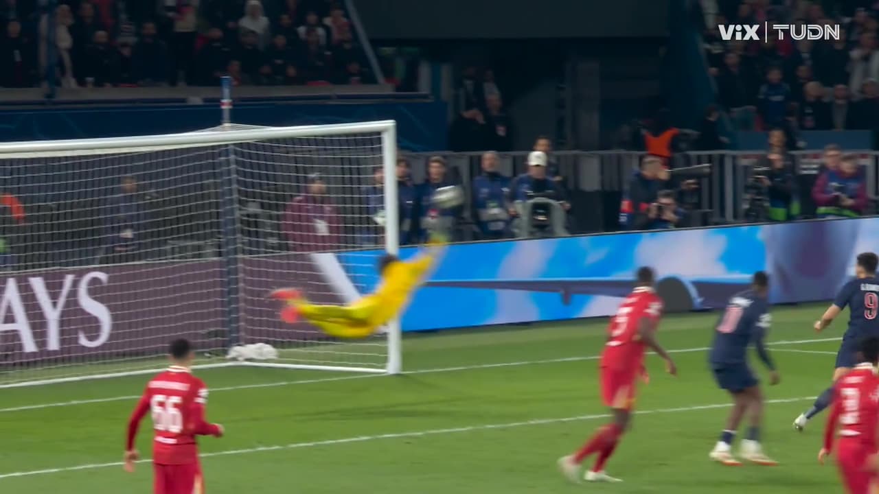 ¡El héroe de Liverpool se llama Alisson! Vuelve a sacar un tiro peligroso