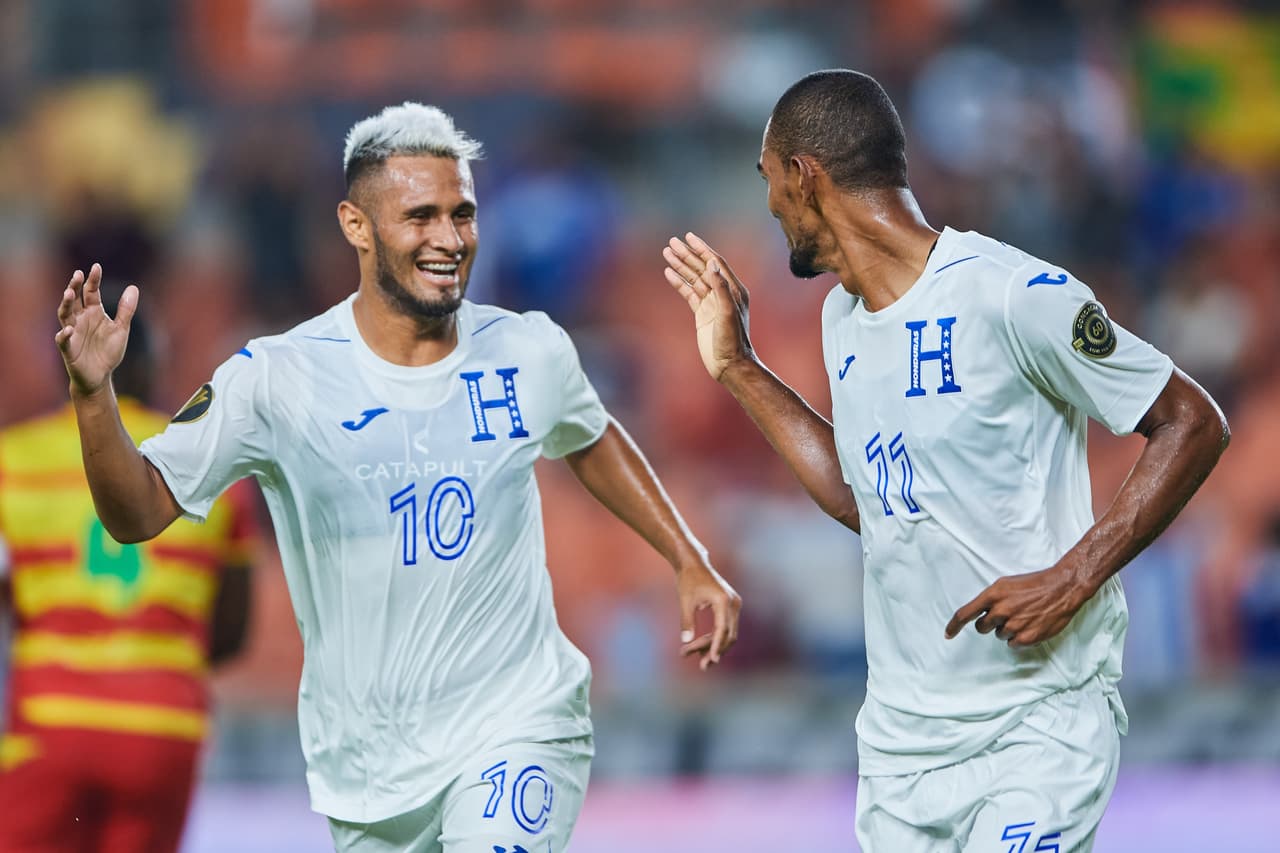 Bengtson celebró con todo el equipo tras varios minutos de dominio, pero pocos resultados hasta la llegada del 'oso' del portero granadino.