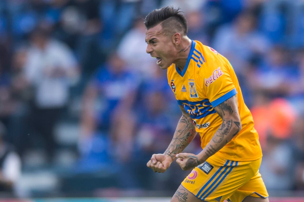 Tigres venció 2 - 1 al Cruz Azul en calidad de visitante tras verse abajo en el marcador con un gol tempranero de los celestes.
