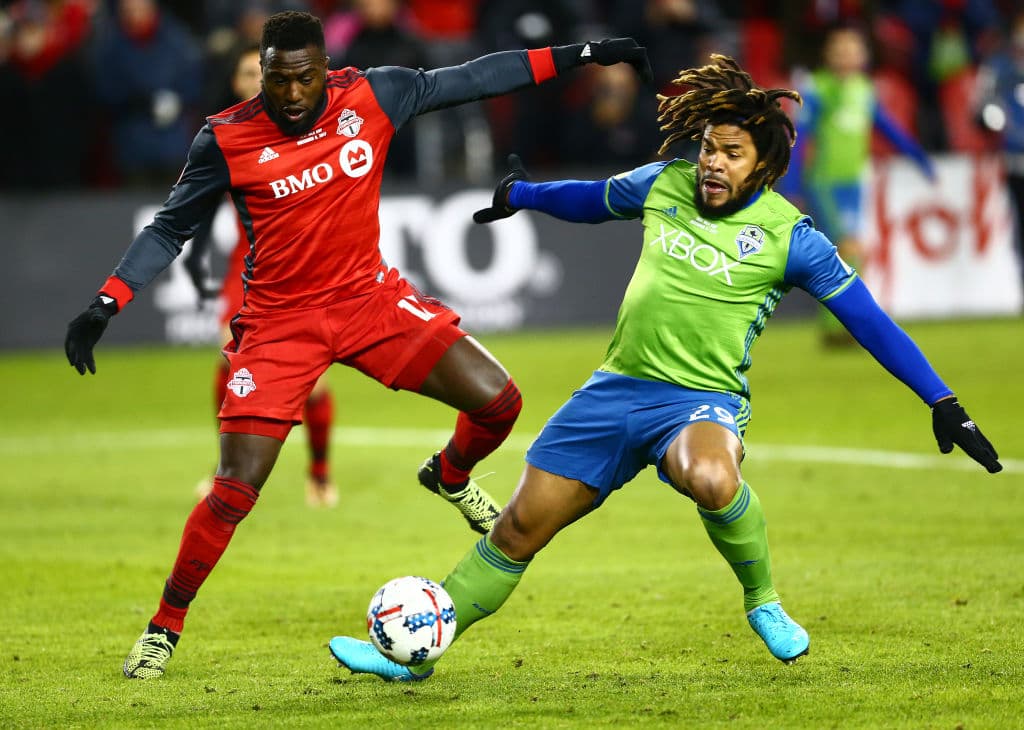 En el 2015 Román Torres (derecha) llegó al Seattle Sounders donde no tardó en destacarse a pesar de sus lesiones de rodilla.