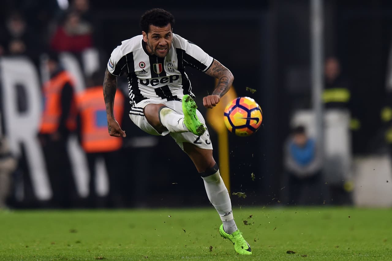 Cualidades como su buen manejo de balón, sus buenos centros y su técnica individual aplicada al trabajo colectivo le inyectaron una dosis diferente a Juventus en su fútbol.