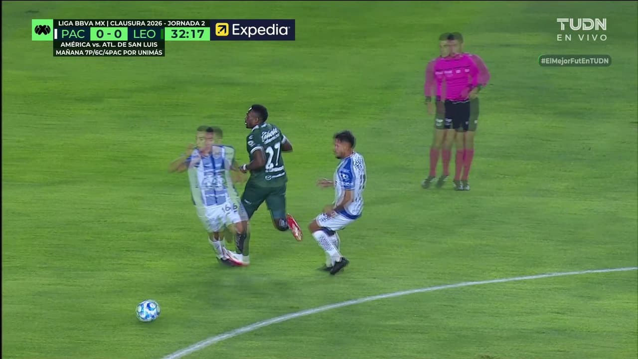 ¡Se desata la polémica! Pisotón de Cambindo sobre Rivera que no se marca