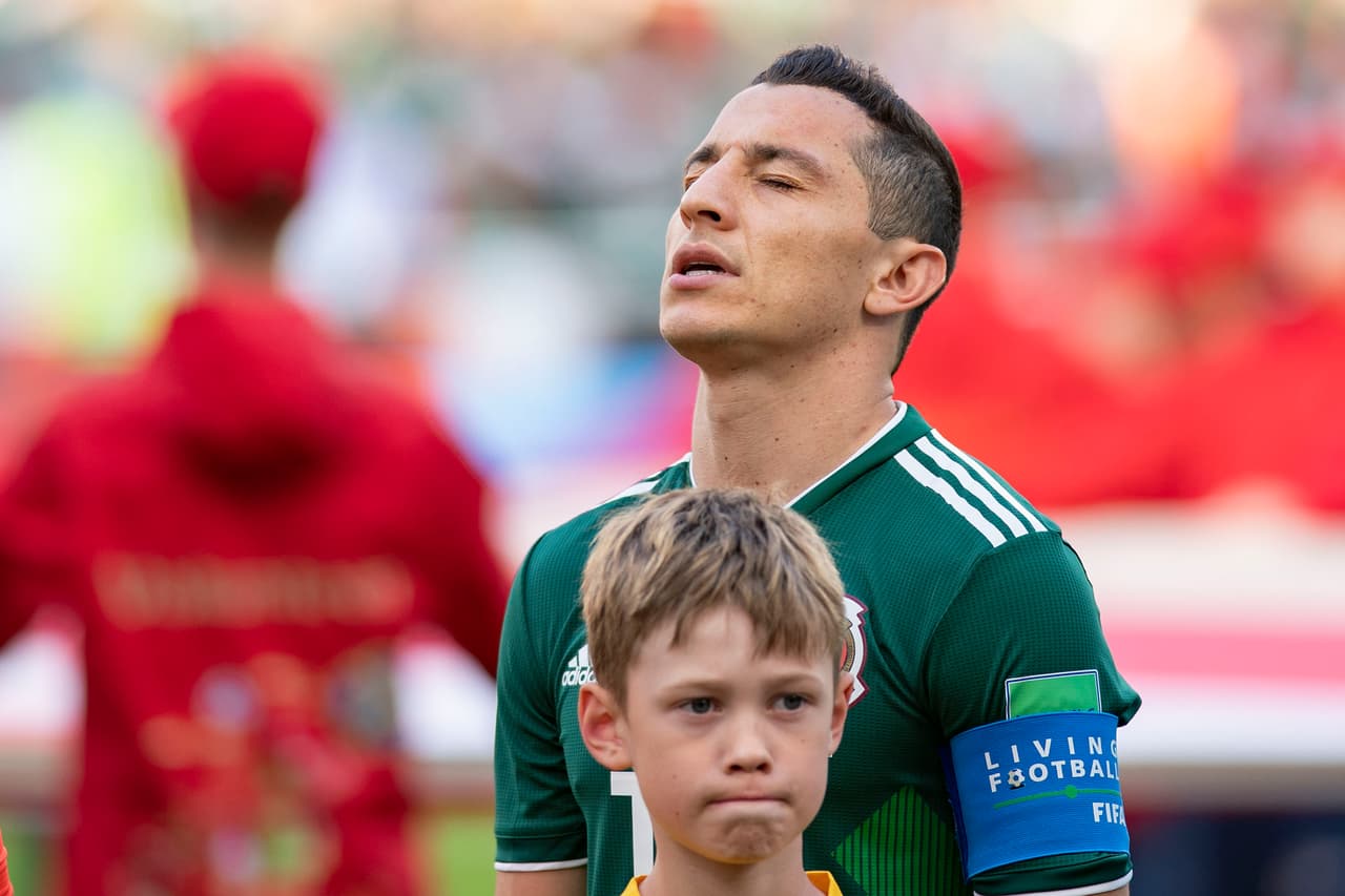 Para Guardado, los árbitros deben ponerle un alto a Neymar