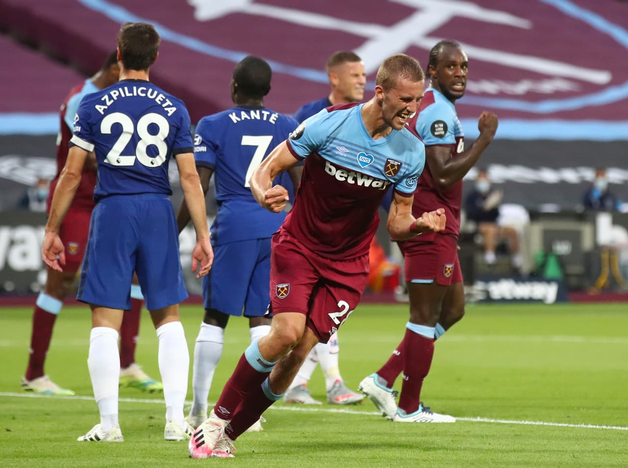 Todo indicaba que la primera mitad terminaría con ventaja para los visitantes, pero Tomas Soucek apareció al (45+2’) para emparejar los cartones.