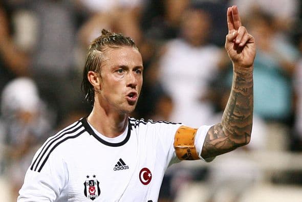 Con el paso de los años su nivel de juego fue bajando mientras su vida nocturna subía.