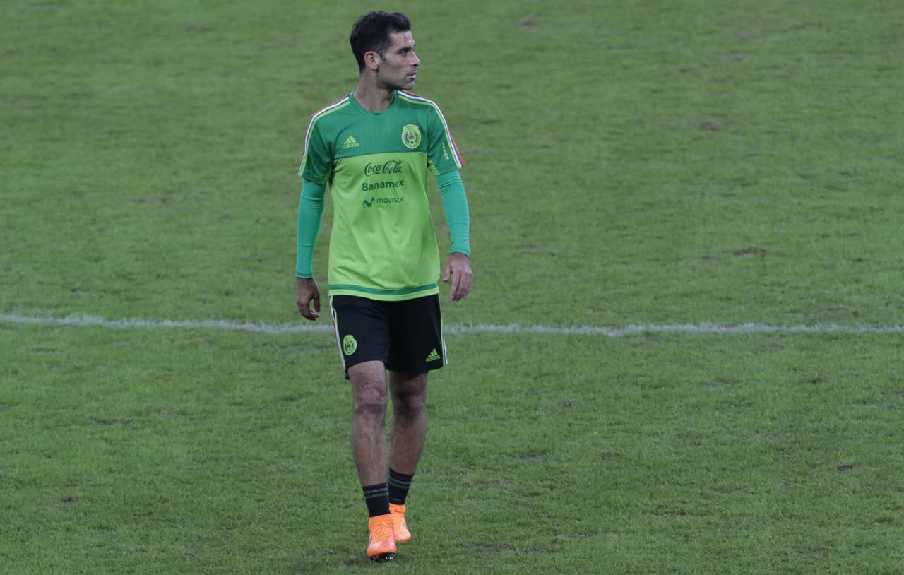 En defensa estará Rafael Márquez, que tendrá que nuevamente ser el líder mexicano para que lar ordenes del 'Tuca' se lleven a cabo.