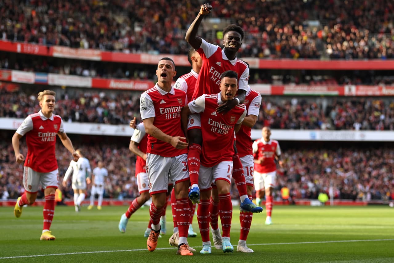 Arsenal derrotó al Liverpool y está en la cima de la Premier League.