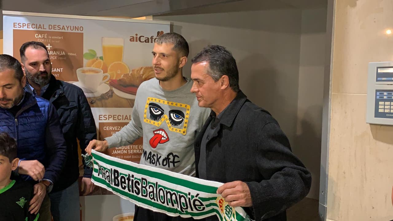 Guido Rodríguez llega a Sevilla para fichar con el Betis