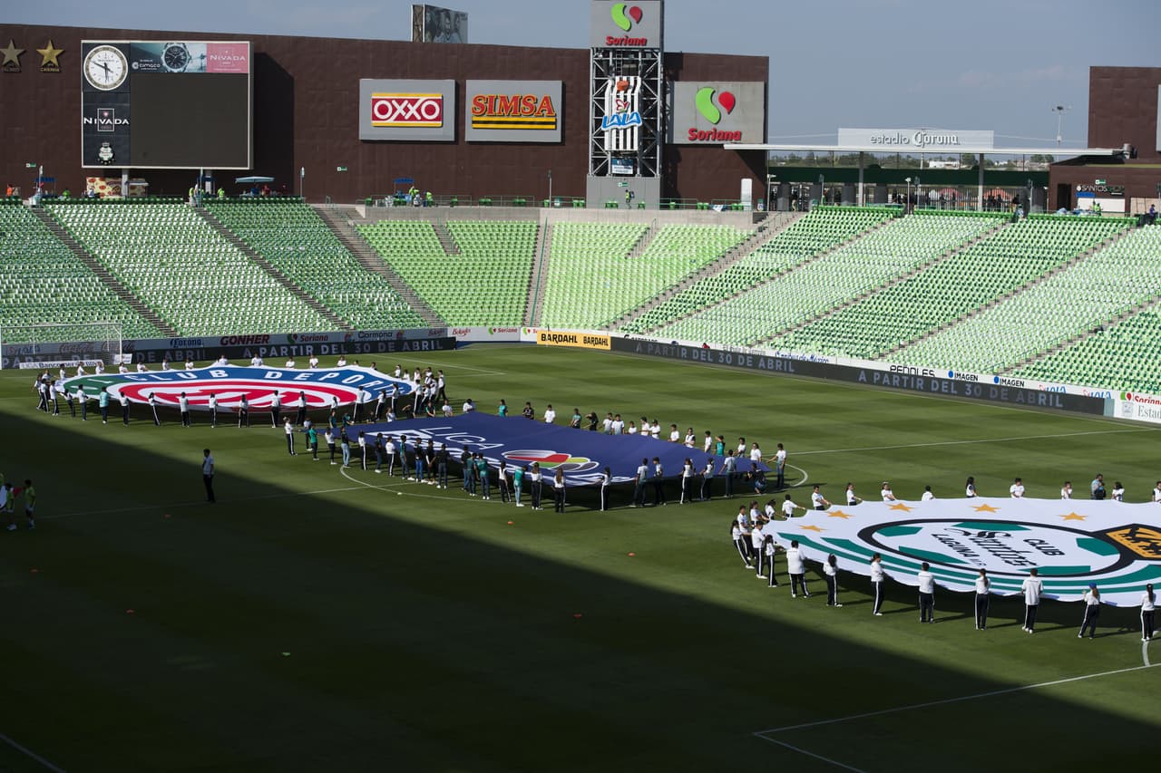Las prácticas en la cancha no solo fueron de los futbolistas sino de quienes quieren mostrar un buen espectáculo previo.