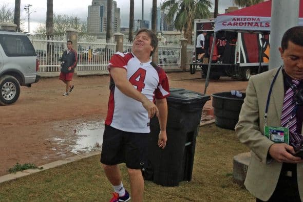 Miguel 'Piojo' Herrera jugó 'Tocho Bandera' en Phoenix como parte del programa de NFL ,'Play 60', el DT por un momento se convirtió en coach y se olvidó del soccer. 