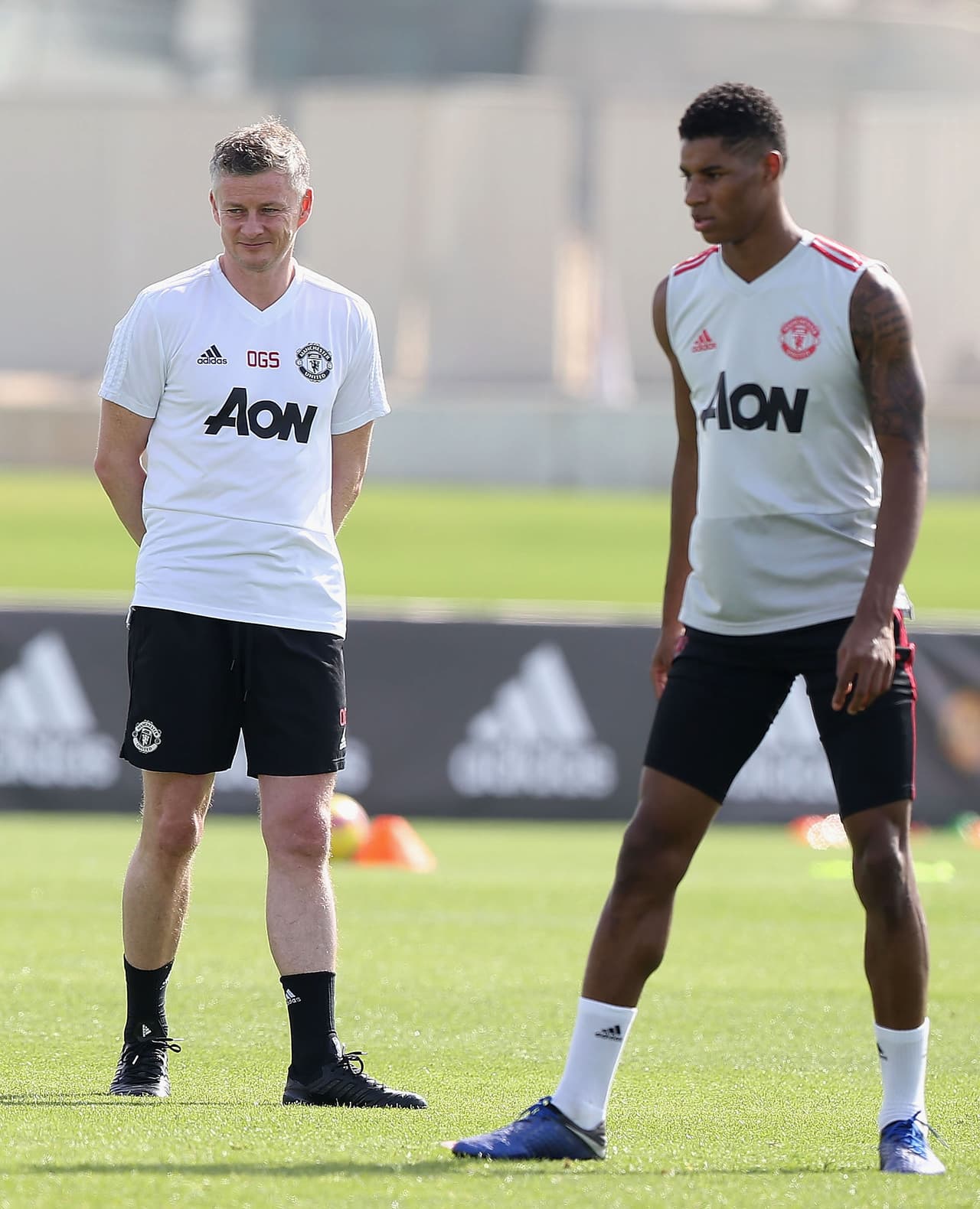 La alegría y buena energía son frecuentes en Manchester United con el técnico Ole Gunnar Solskjaer, tras la salida del portugués José Mourinho, y así quedó expuesto en su entrenamiento en Dubai.