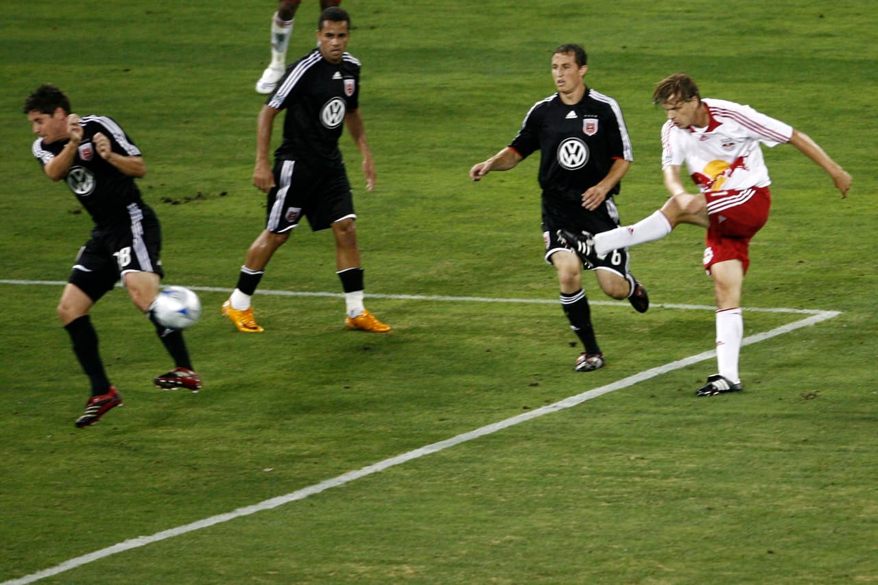 Dave van den Bergh – NY Red Bulls El volante por izquierda brillo en el FC Utrecht e incluso fue convocado a la selección holandesa. Paso por el KC Wizards y FC Dallas, pero es recordado por lo hecho en NY a quienes guio a la final del 2008 con un gol suyo.