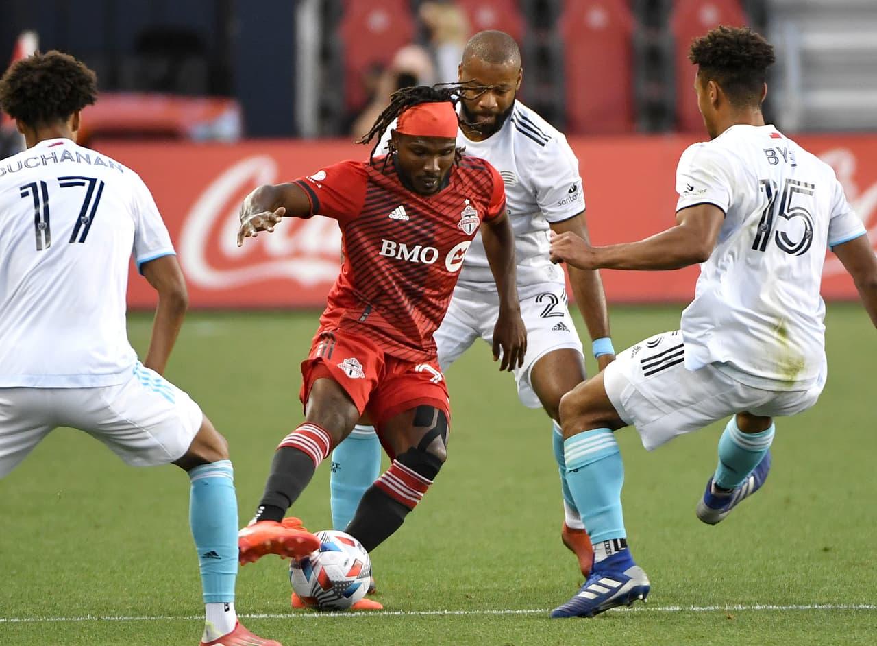El conjunto de Bruce Arena se impuso por 2-1 al cuadro escarlata en el BMO Field.
<br>