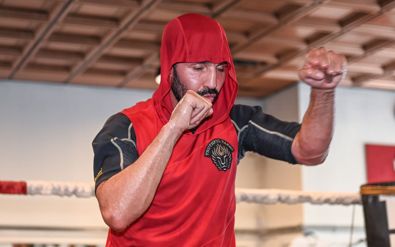 Paul Malignaggi y Artem Lobov finalmente podrán arreglar sus diferencias en el entarimado del 'boxeo en esteroides', Bare Knuckle Fighting Championship, este sábado en Florida.