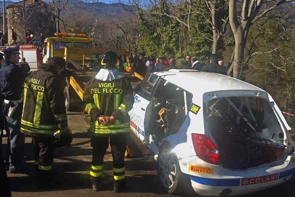 Los rescatistas tuvieron que romper las puertas del auto para sacar a Kubica.