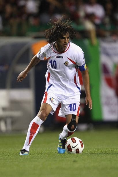 También podría salir directo de la Copa Oro para jugar en otro club el costarricense Bryan Ruiz, luego de que su club holandés, el Twente, aceptara la oferta de 7 millones de euros que le hiciera por su traspaso el Benfica de Portugal.