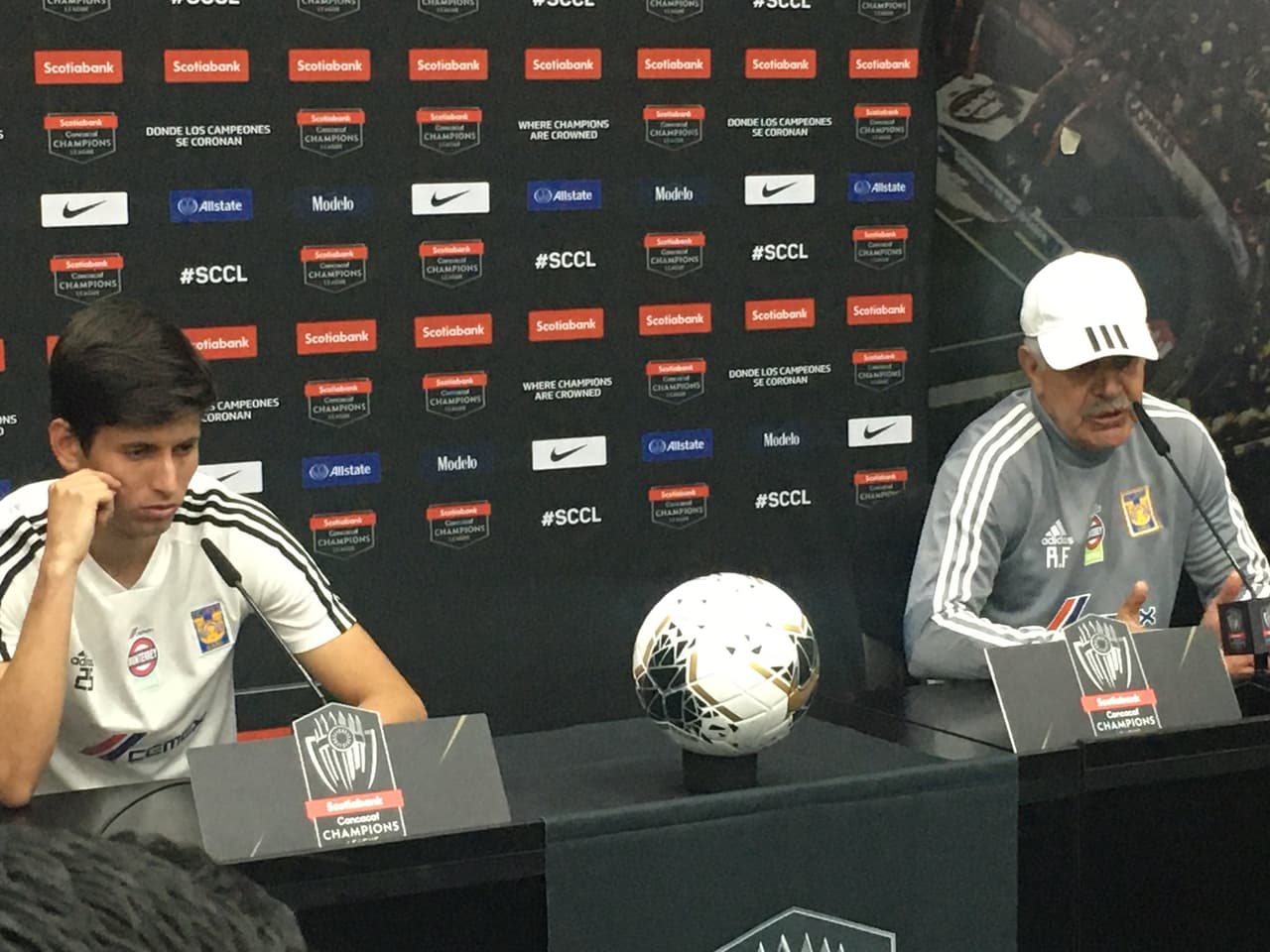 Tuca ante las salidas en Tigres: “Que Dios los bendiga”