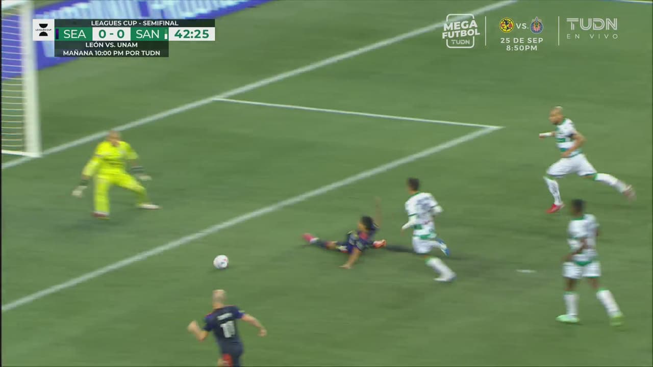 ¡Qué jugadón se mandó Ruidíaz! Se queda a centímetros de anotar