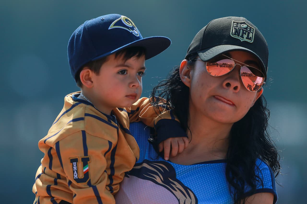 Los fanáticos le dieron un color diferente en las tribunas para el partido entre Pumas y Veracruz en el estadio Olímpico Universitario en la Jornada 1 del Clausura 2019 en la Liga MX.