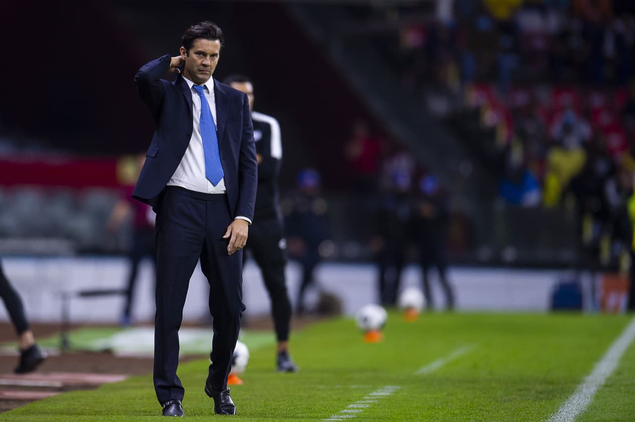 Con gol de último minuto, Gallos Blancos le arrebató el triunfo al América que sigue sin ganar en el Estadio Azteca y volvió a irse entre abucheos y muchas dudas del futuro de Santiago Solari.