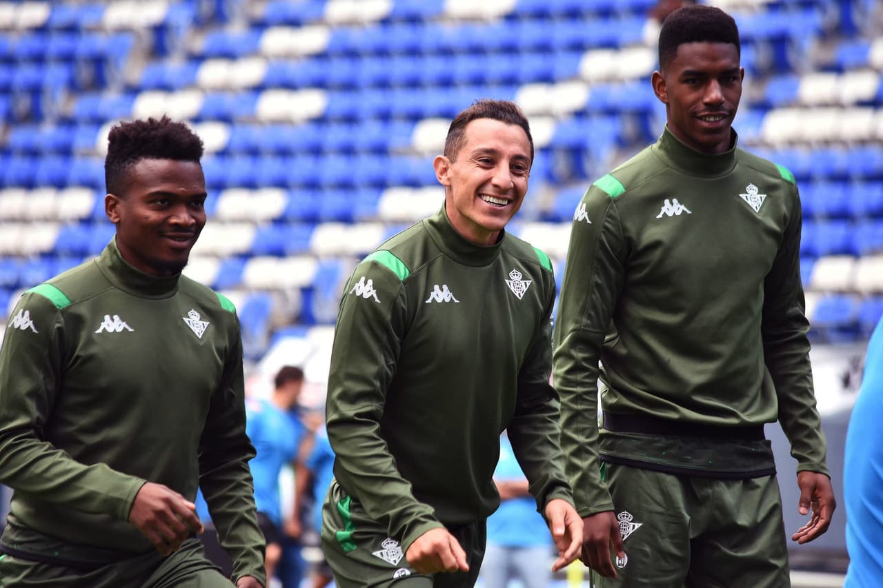 Diego Lainez, ausente en la práctica del Betis; Guardado, presente