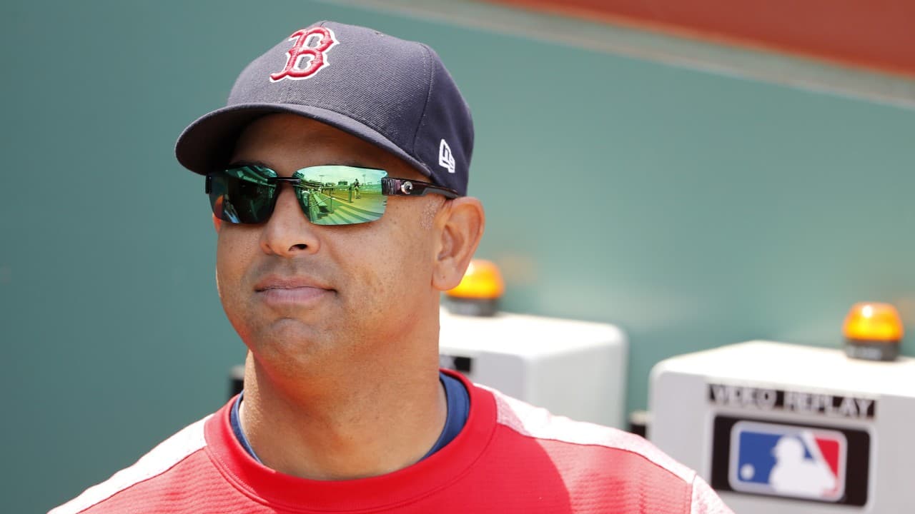 Alex Cora entra al selecto club de los managers campeones en su año de debut