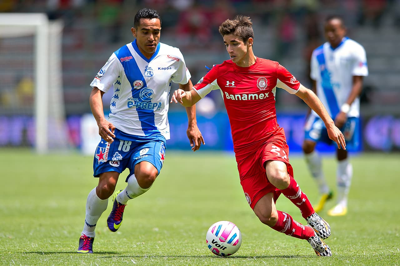 Siguiendo con la media cancha tenemos a Orbelin Pineda, el jugador ha sido de las contrataciones que más ha redituado con goles y buenas actuaciones, este volante ofensivo es formado en los Gallos del Querétaro.