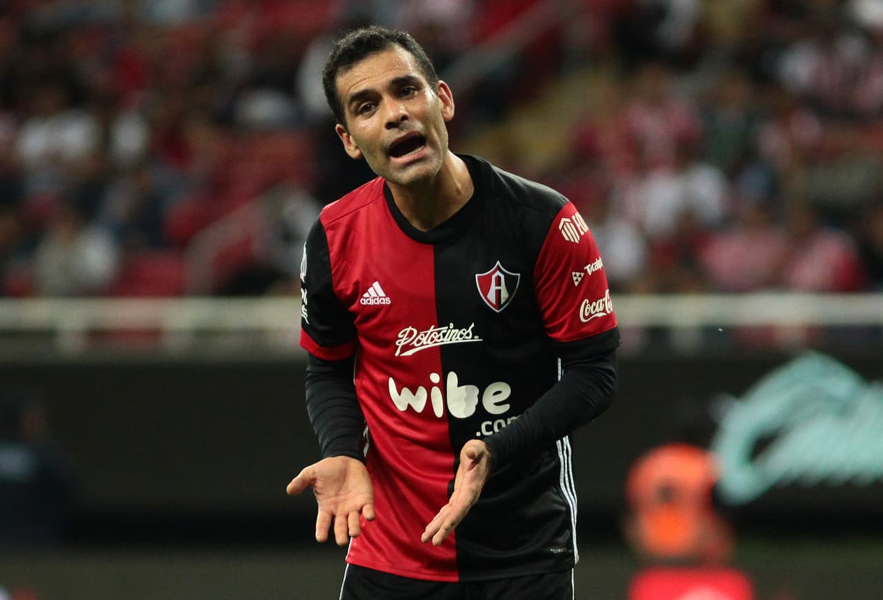 El 'Kaizer' de Michoacán ya adelanta sus estudios para convertirse en director técnico. Su carrera acabará pronto, así que los banquillos lo esperan con ansias.