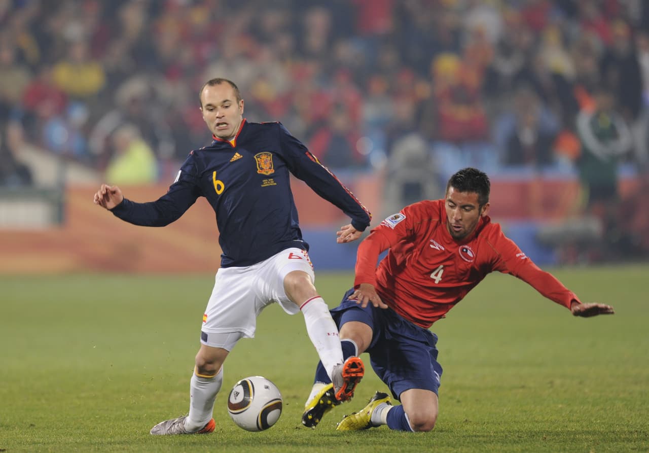 España se jugó la clasificación contra Chile y allí fue donde Iniesta demostró su calidad en la cancha para aparecer en un momento clave.