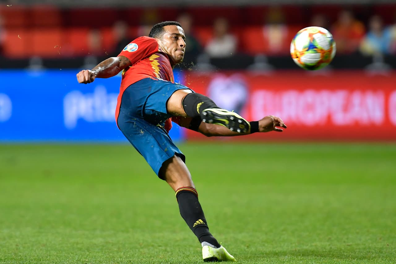 España golea 4-0 a Islas Feroe