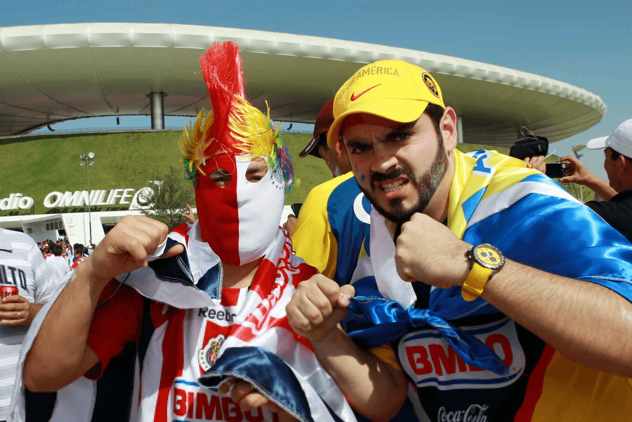 El portero de Chivas con más Clásicos oficiales ha sido Javier Ledezma, con 31 participaciones.