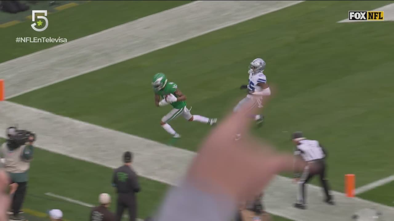 ¡Parábola perfecta para Devonta Smith! TD de Eagles