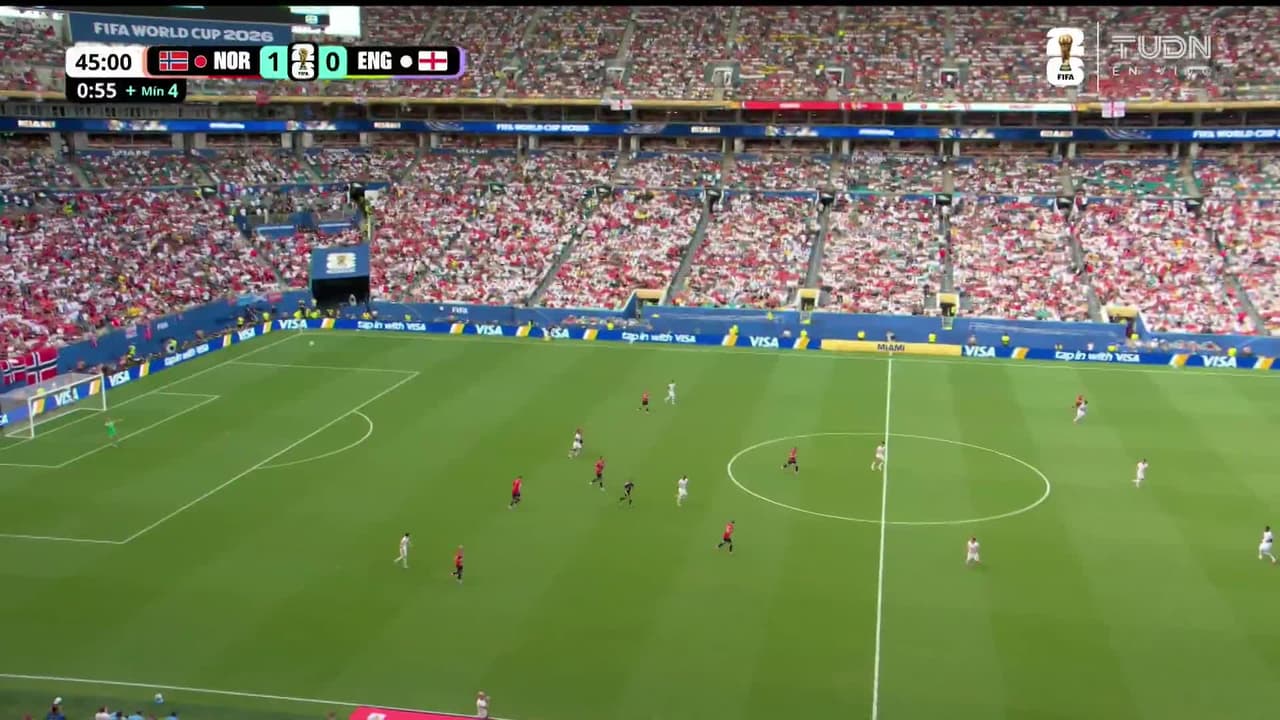 ¡GOL!  anota para Inglaterra. Jude Bellingham