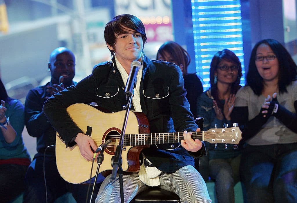 La semana pasada, Bell promovió chats de video en vivo con él a través de su cuenta oficial de Twitter.