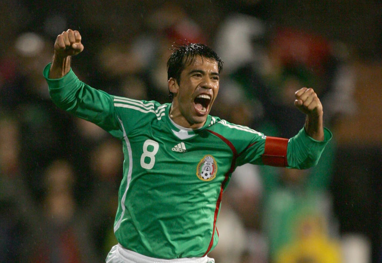 <b>Pável Pardo (Mediocampista)</b>
<br>El control del centro del campo sería a cargo de Pardo por su gran condición, ubicación y recuperación de balones, además de un golpeo de balón exquisito.