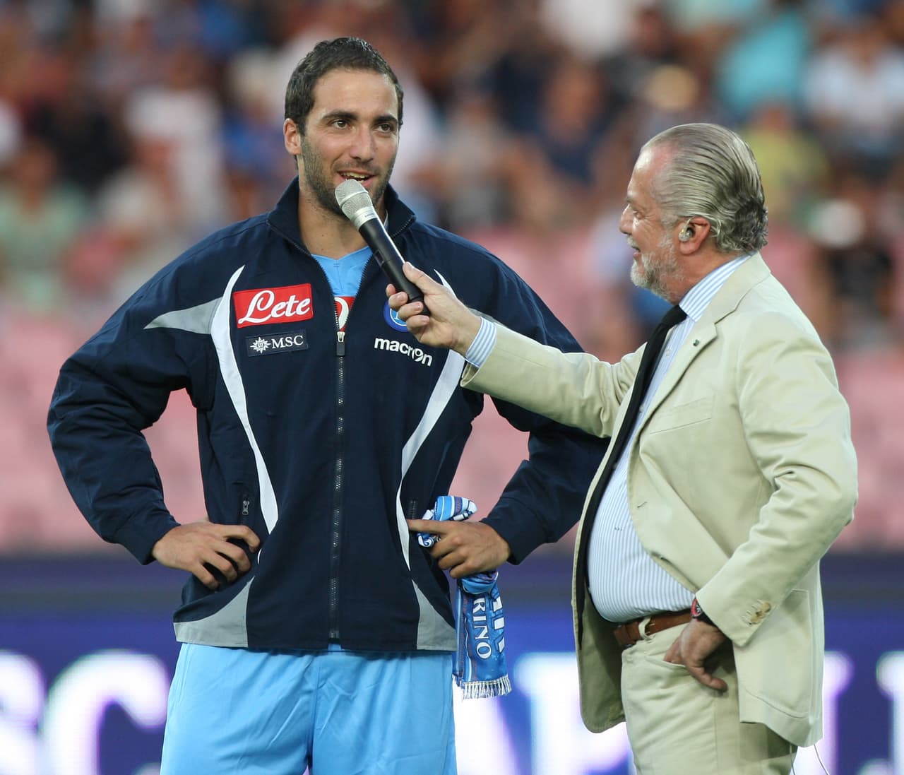 Gonzalo Higuain pasó de ser héroe a villano tras dejar al Napoli para jugar con la Juventus.