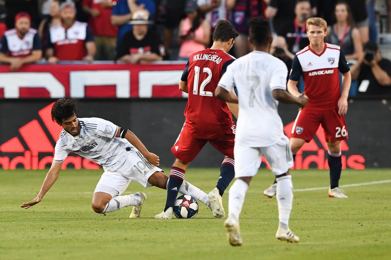 El delantero mexicano Carlos Vela lleva paso de MVP con el superlíder de la Major League Soccer LAFC, y a pesar de haber tenido un partido complicado rescata a su equipo en Frisco.