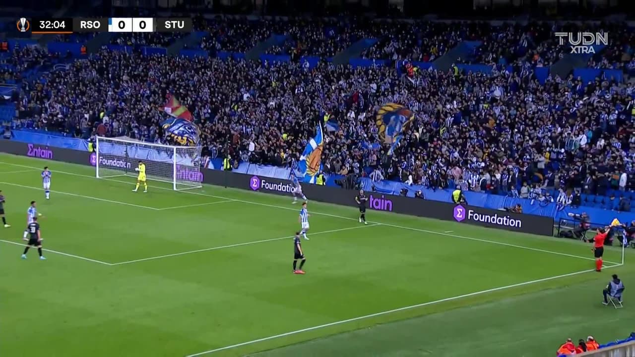 ¡TIRO ATAJADO! disparo por Ivan Ljubic.