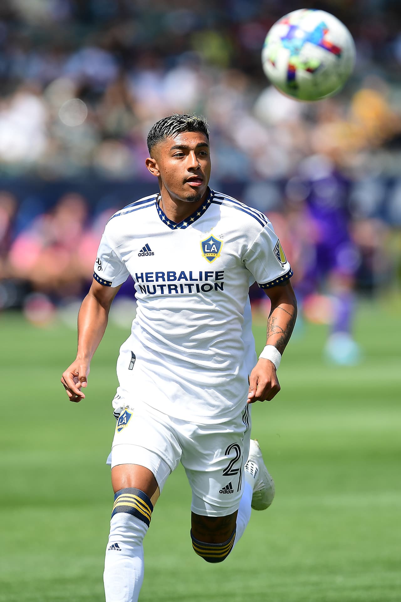 El club californiano tuvo buenos momentos de ataque, pero volvió a evidenciar problemas en defensa, como lo que sufrió Julian Araujo.
<br>