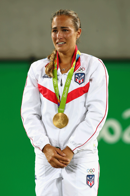 <b>Monica Puig: </b>Su nombre fue uno de los más comentados en 2016. La tenista puertorriqueña fue autora de una de las hazañas olímpicas al convertirse no solo en 
<a href="http://www.univision.com/deportes/juegos-olimpicos-rio-2016/monica-puig-en-exclusiva-nadie-te-prepara-para-esto-he-hecho-historia-y-esto-vale-oro-video">la primera mujer en ganar una medalla olímpica para Puerto Rico</a>, sino que también es la primera atleta de su país que obtiene una presea dorada.