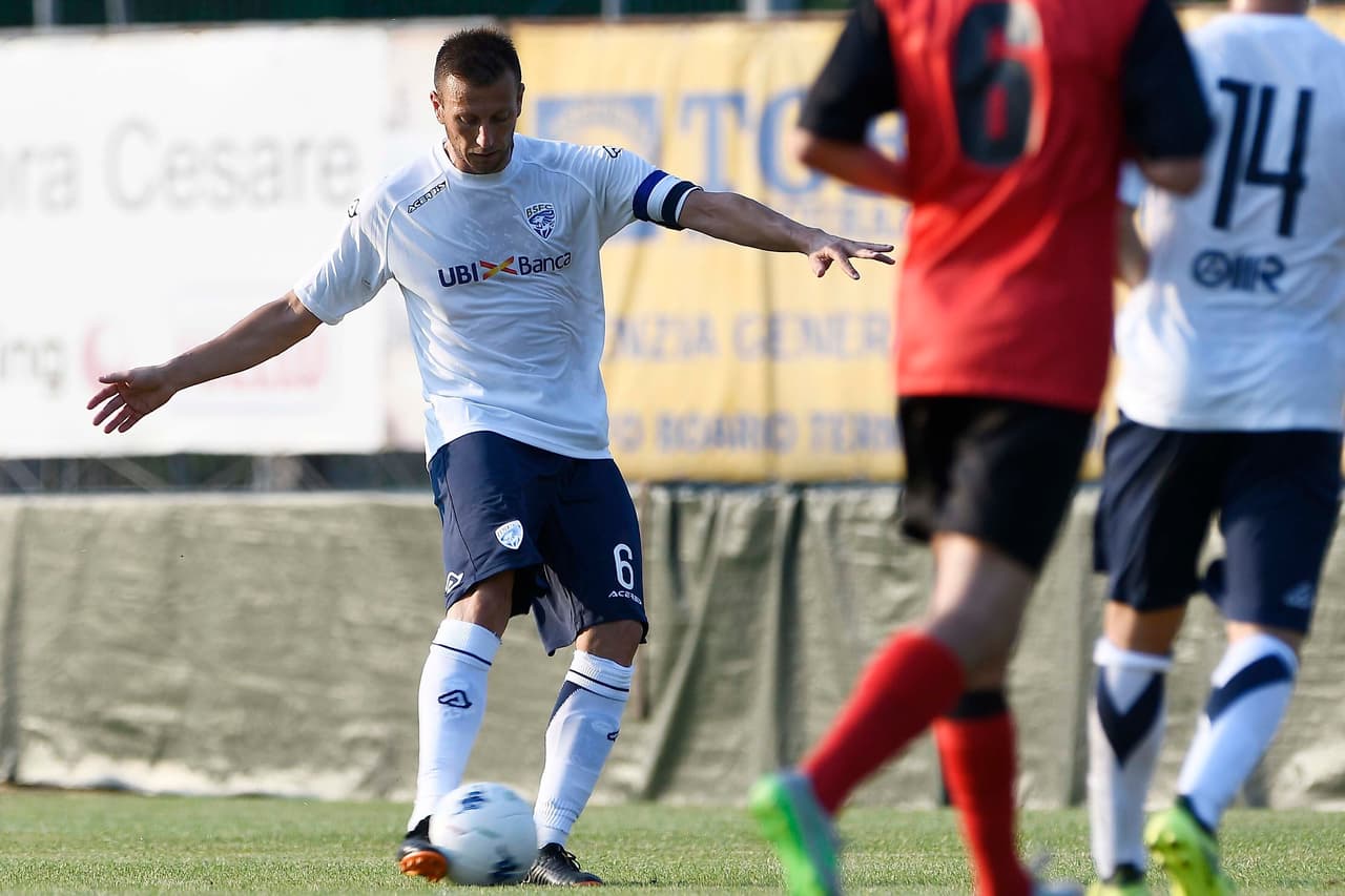 Daniele Gastaldello, de Brescia, se opone a jugar por la tarde en verano de Italia