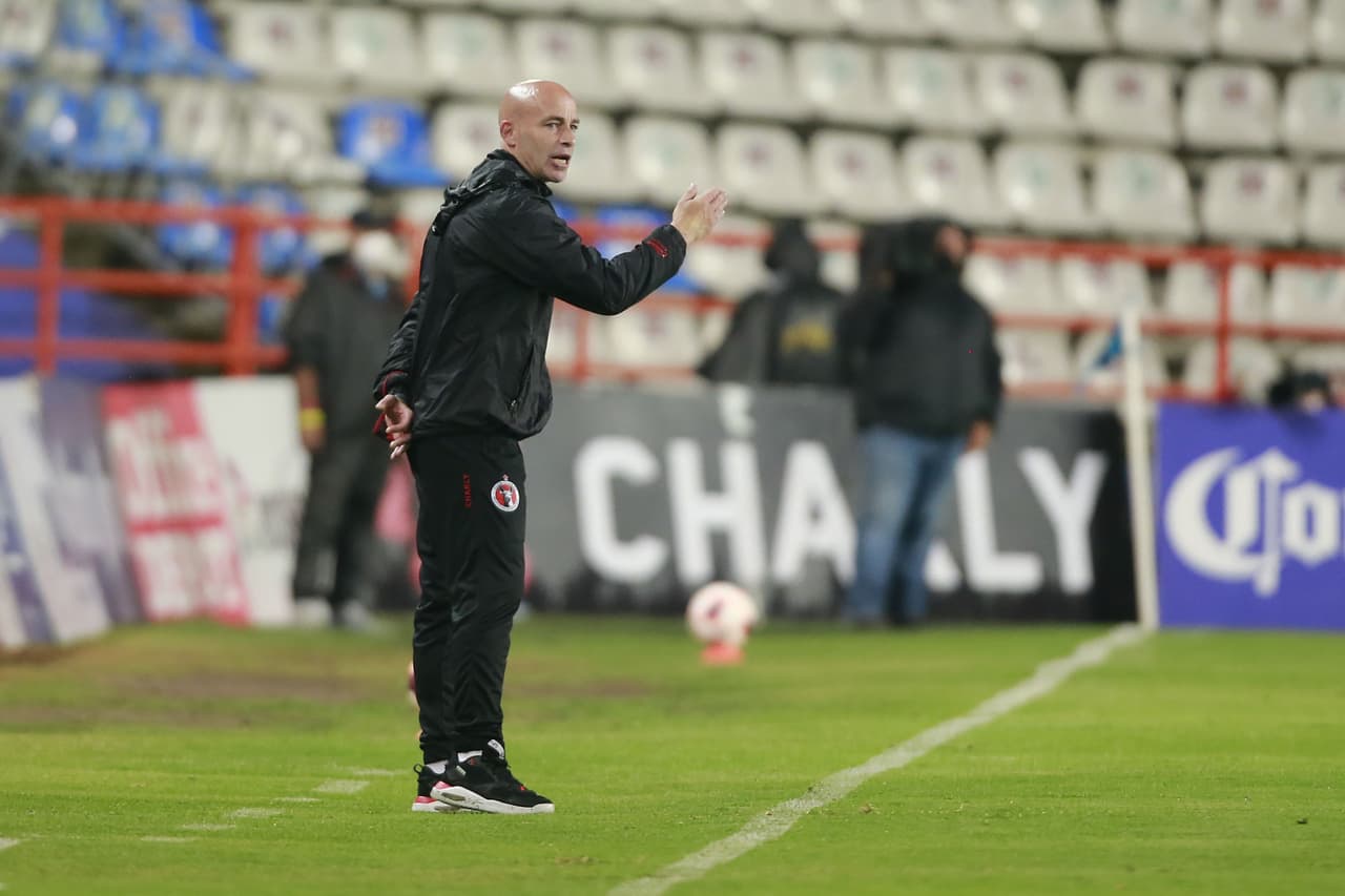 Pachuca perdonó a Xolos y hasta se dio el lujo de fallar un penal por conducto de Nico Ibáñez. El punto le alcanzó para recuperar el liderato por la diferencia de goles.